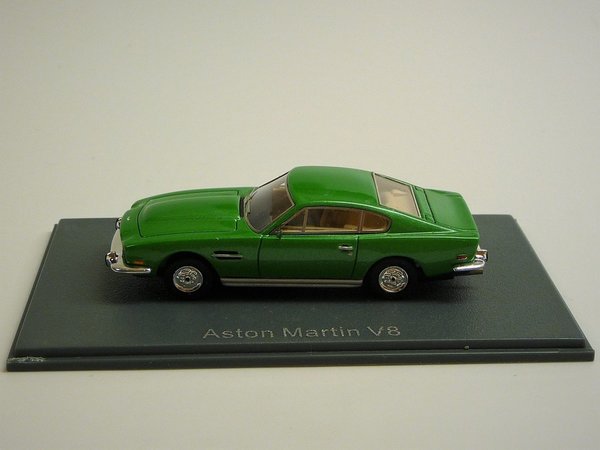 Aston Martin V8  Neo 87457 1/87