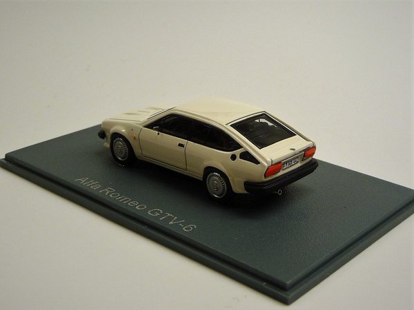 Alfa GTV 6 1974-86 (1983) weiss  Neo 87442 1/87