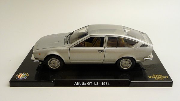 Alfa GTV 6 1974-86 (1983) silber SpecialC. 1/24